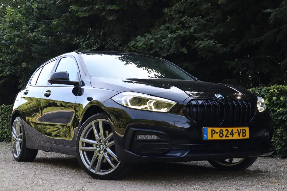 BMW 1-serie Business Edition uit 2022, foto 3