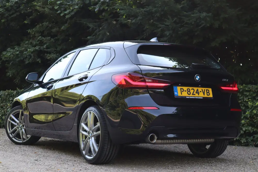 BMW 1-serie Business Edition uit 2022, foto 4