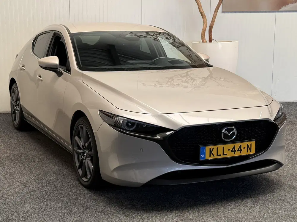 Mazda 3 2.0 E-SKYACTIV-G M HYBRID 122 AUTOMAAT EXC uit 2023, foto 2