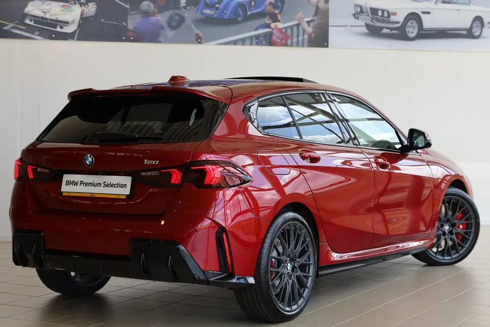 BMW 1-serie 120 uit 2026, foto 2