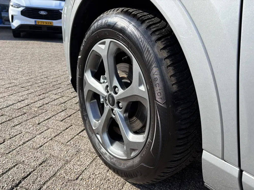 Ford Kuga 2.5 FHEV ST-Line uit 2025, foto 13