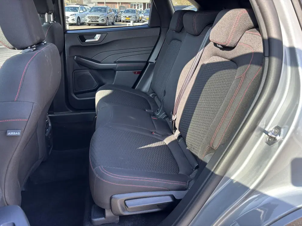 Ford Kuga 2.5 FHEV ST-Line uit 2025, foto 9