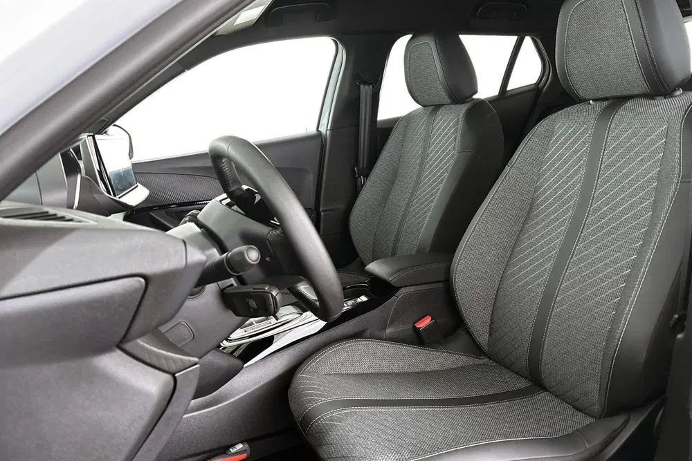 Peugeot 2008 1.2 Hybrid 145 Allure Keyless 360-Camera D uit 2026, foto 6