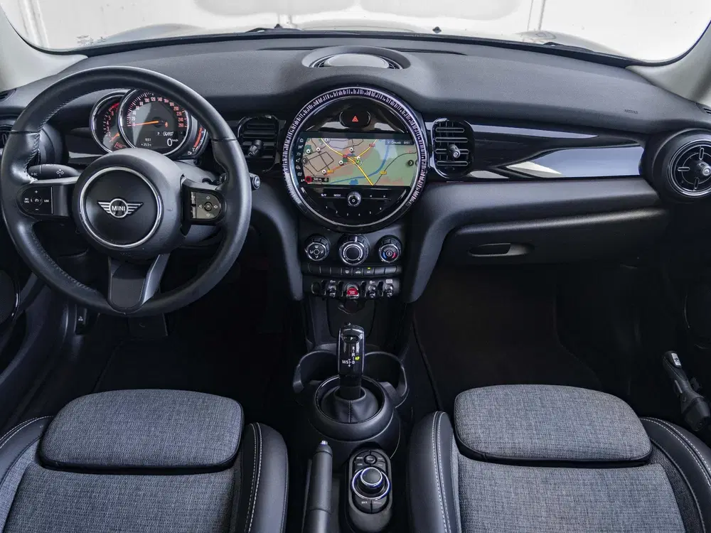 Mini Cooper Cooper Aut. Classic + 16" LM Victory Spoke uit 2022, foto 3