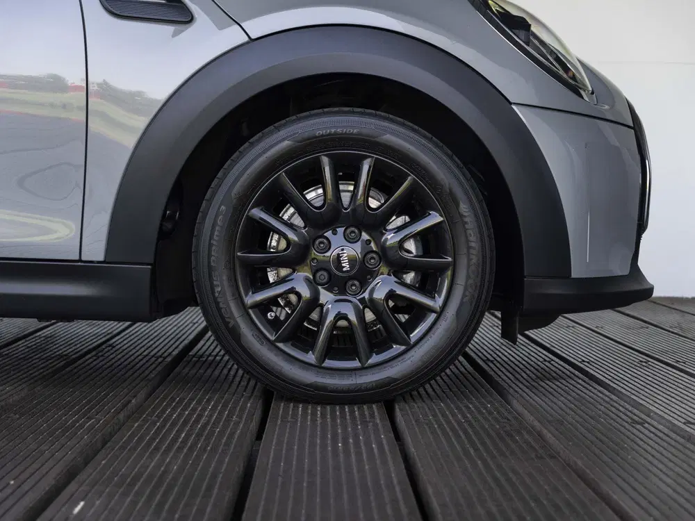 Mini Cooper Cooper Aut. Classic + 16" LM Victory Spoke uit 2022, foto 9