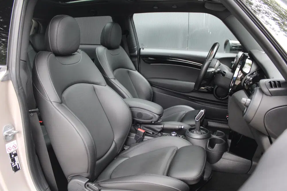 Mini Cooper 1.5 Camden Edition uit 2021, foto 11