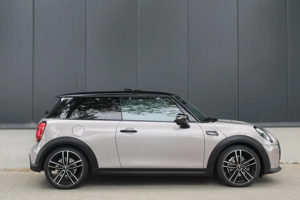 Mini Cooper 1.5 Camden Edition uit 2021, foto 14