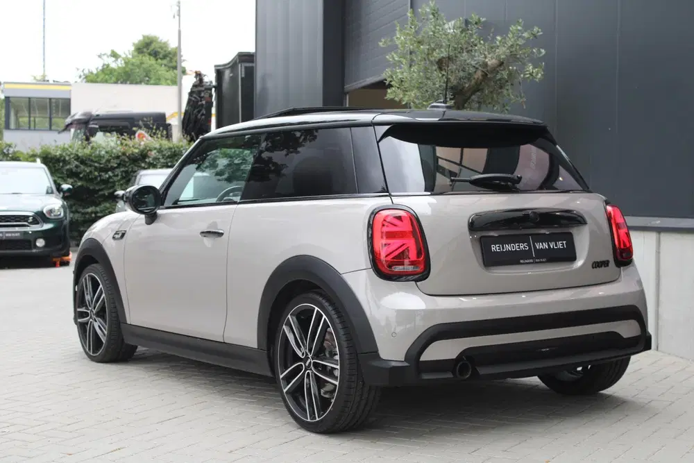 Mini Cooper 1.5 Camden Edition uit 2021, foto 2