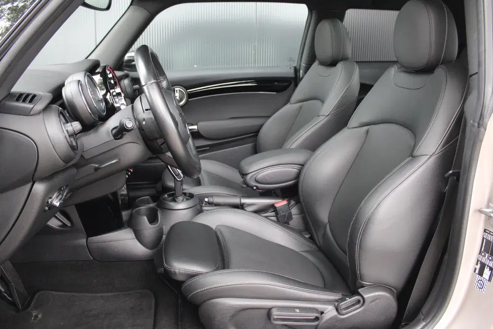 Mini Cooper 1.5 Camden Edition uit 2021, foto 4