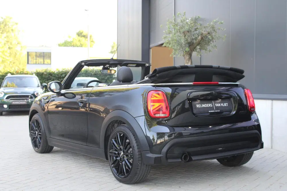 Mini Cooper 1.5 Cabriolet Classic uit 2023, foto 2