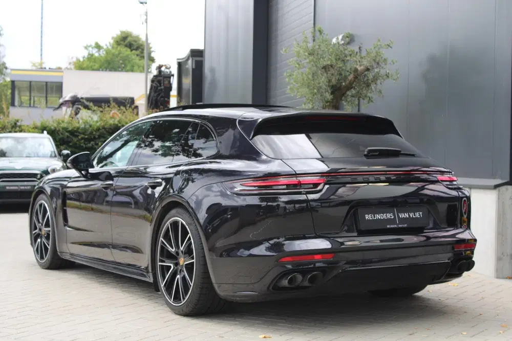 Porsche Panamera Sport Turismo 4 E-Hybrid 2.9-V6 uit 2019, foto 2