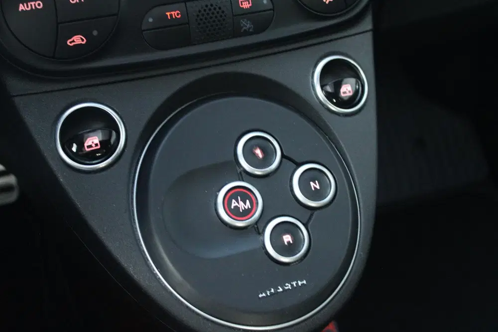 Abarth 595 Competizione 70th Anniversary 1.4 T-Jet uit 2020, foto 10