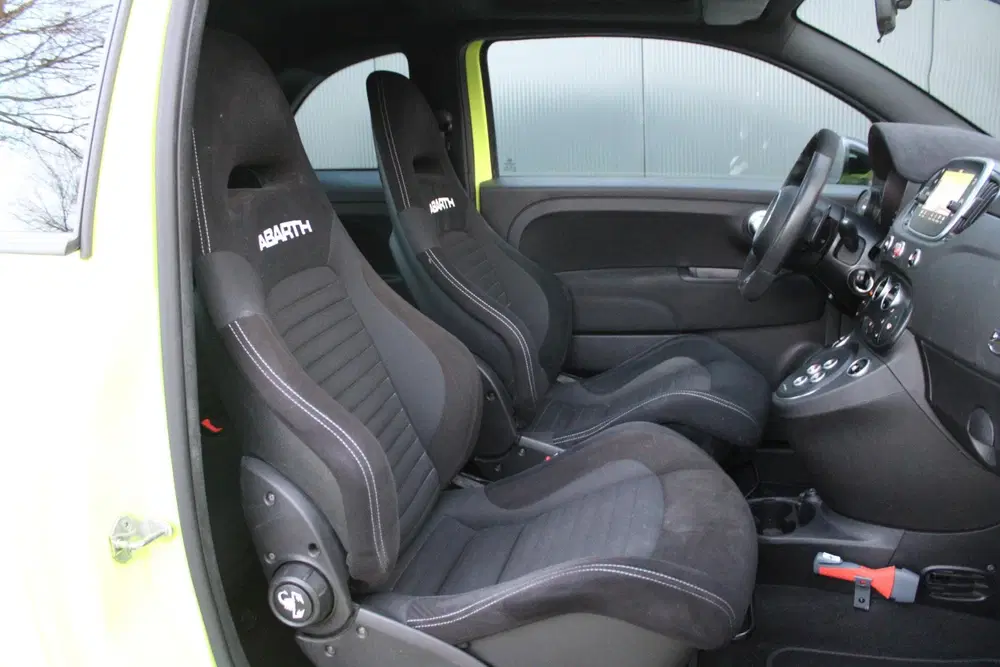 Abarth 595 Competizione 70th Anniversary 1.4 T-Jet uit 2020, foto 12
