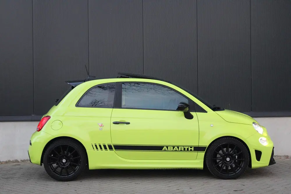 Abarth 595 Competizione 70th Anniversary 1.4 T-Jet uit 2020, foto 15