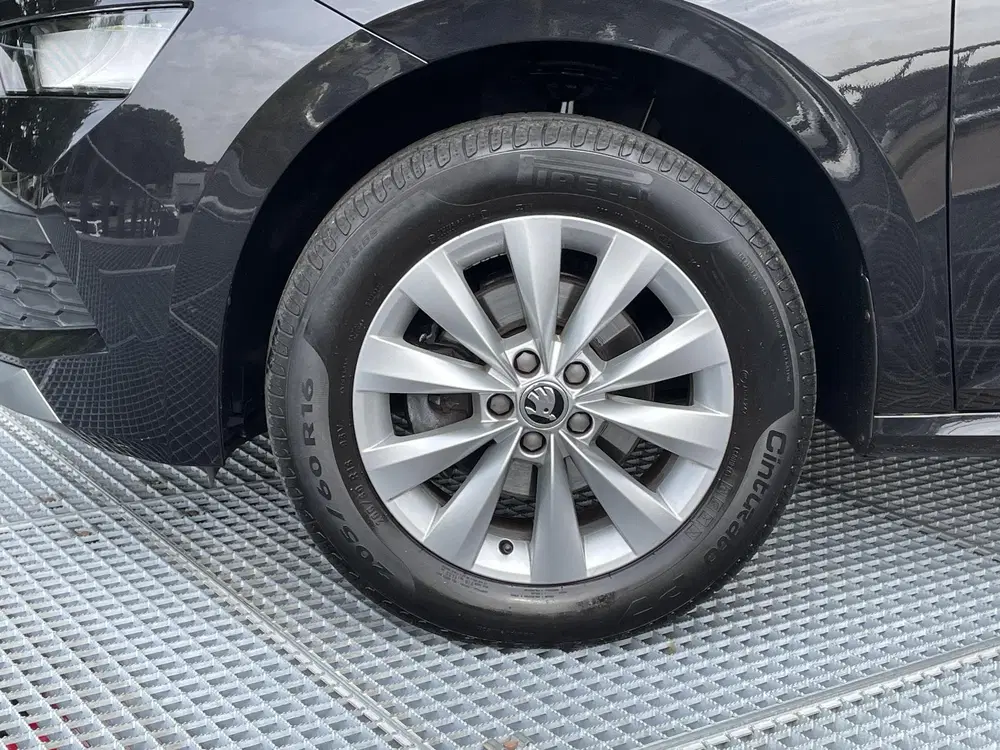 Skoda Kamiq 1.0 TSI Ambition 110PK uit 2021, foto 3