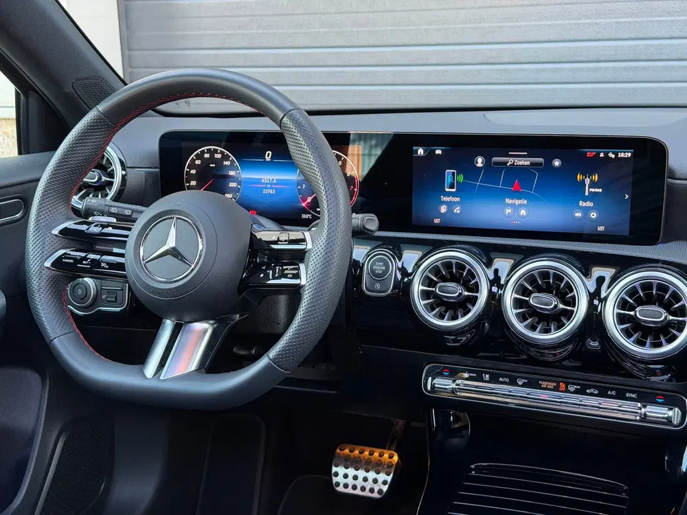 Mercedes-Benz A-Klasse 180 Star Edition AMG Line LIMITED Fab uit 2025, foto 10