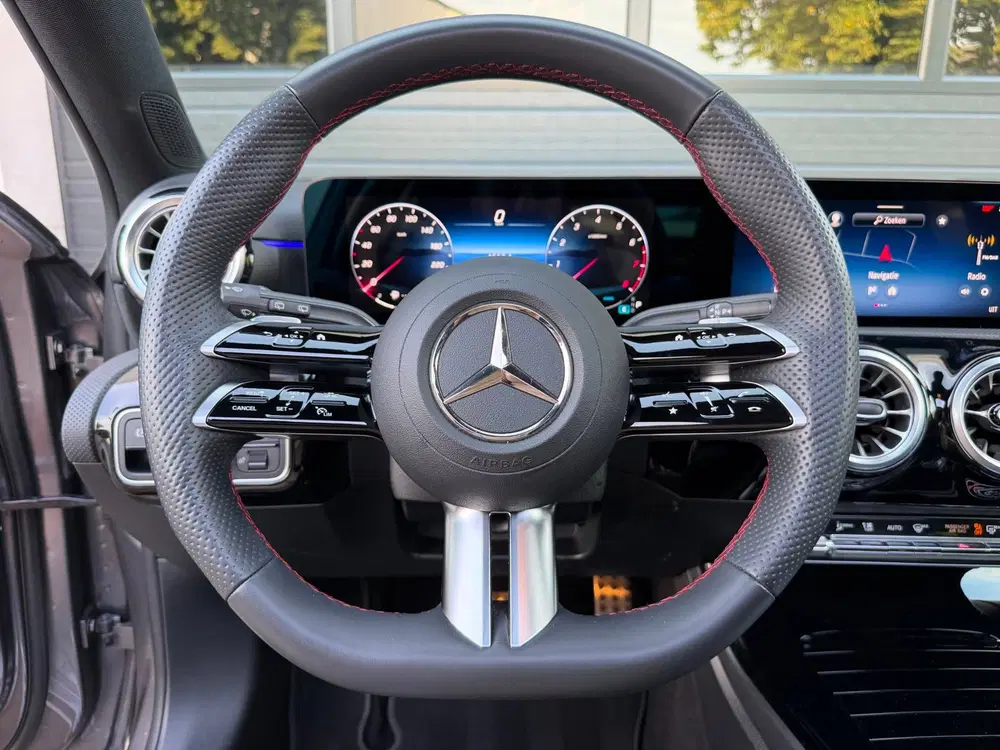 Mercedes-Benz A-Klasse 180 Star Edition AMG Line LIMITED Fab uit 2025, foto 11