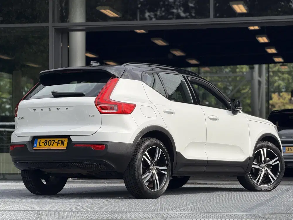Volvo XC40 1.5 T3 R-Design uit 2021, foto 2