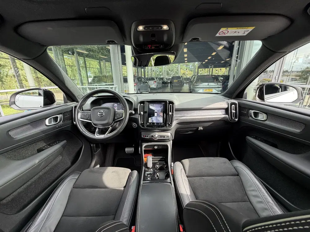 Volvo XC40 1.5 T3 R-Design uit 2021, foto 3