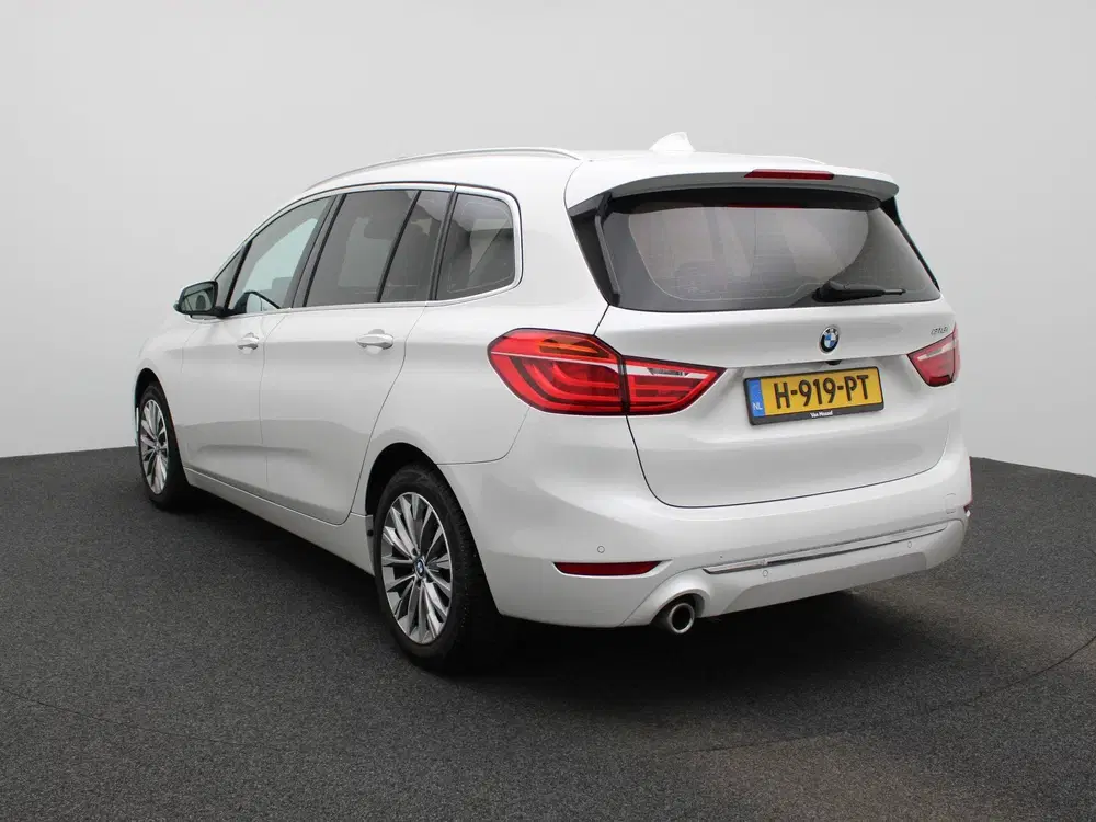 BMW 2-serie 218i 7p. High Executive Edition uit 2020, foto 2