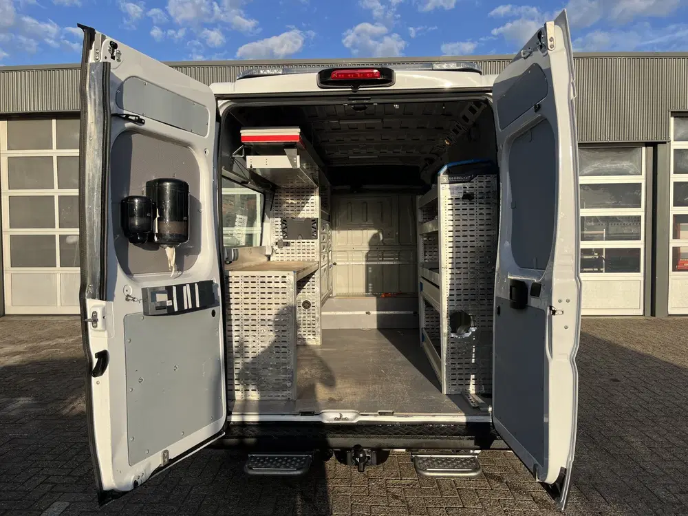 Opel Movano 2.2D 140 L3H2 Kastinrichting Airco Cruise uit 2023, foto 2