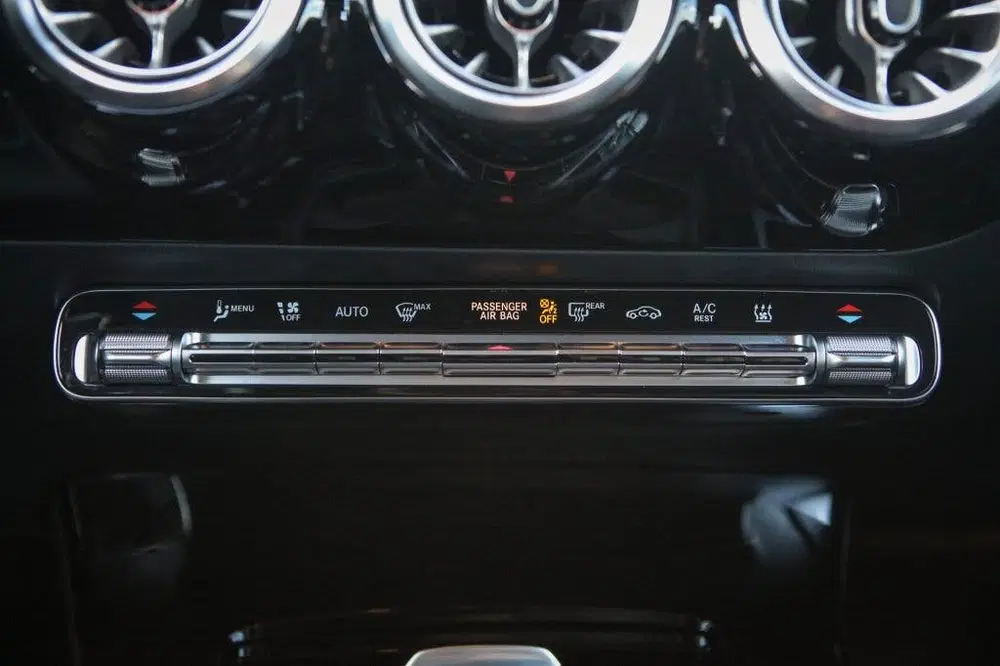 Mercedes-Benz CLA 250 e Luxury Line uit 2023, foto 12