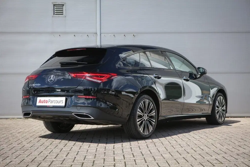 Mercedes-Benz CLA 250 e Luxury Line uit 2023, foto 2