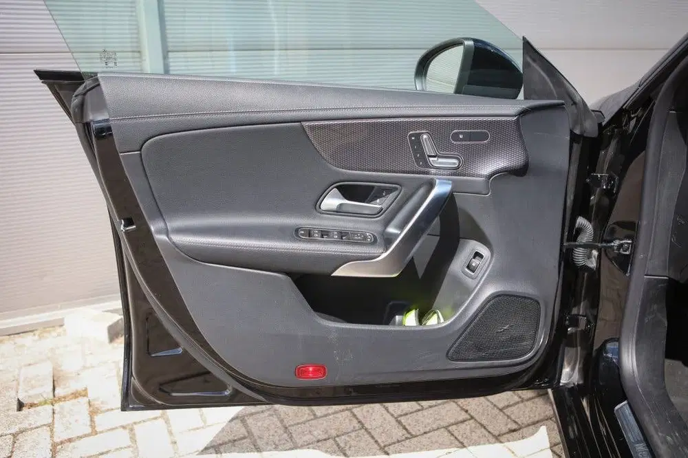 Mercedes-Benz CLA 250 e Luxury Line uit 2023, foto 4