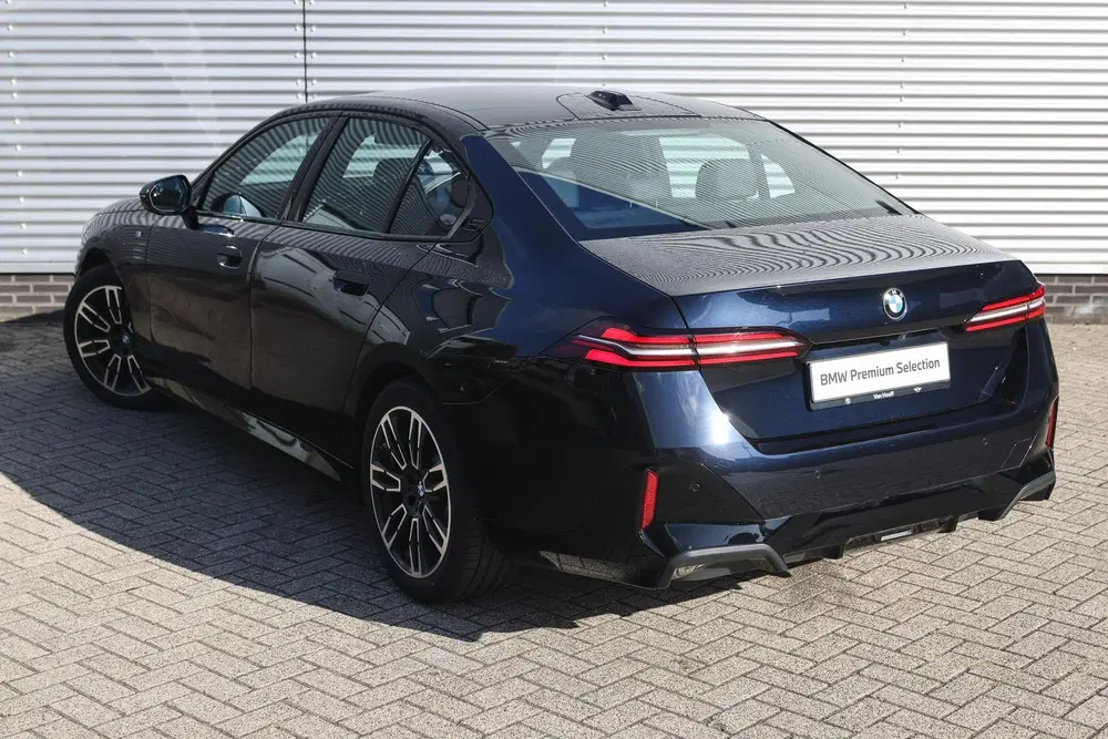 BMW 5-serie 520i M Sport Automaat uit 2025, foto 2