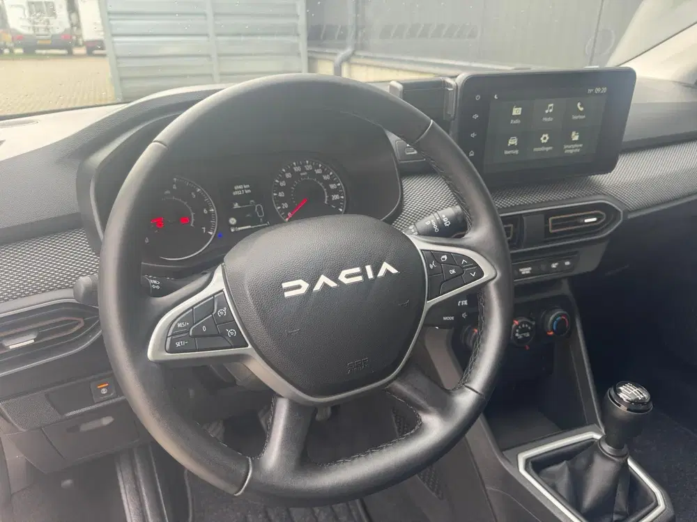 Dacia Sandero 1.0 TCe 90 Journey uit 2025, foto 12