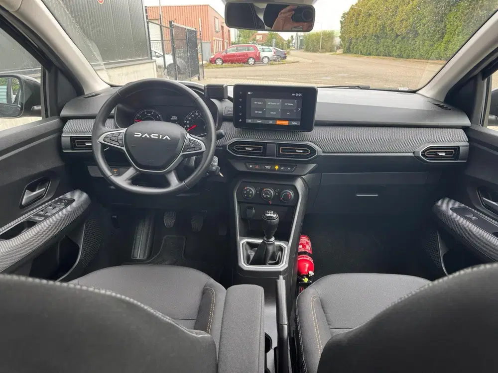 Dacia Sandero 1.0 TCe 90 Journey uit 2025, foto 13