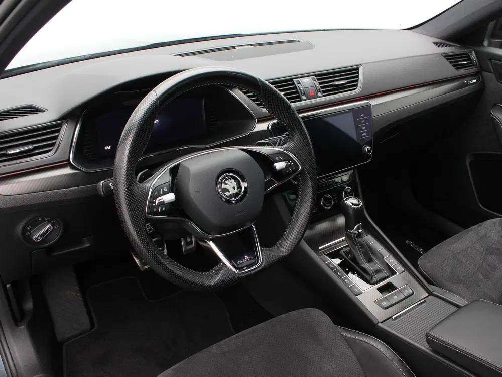 Skoda Superb 1.4 TSi 218 Pk iV Sportline Business uit 2020, foto 3