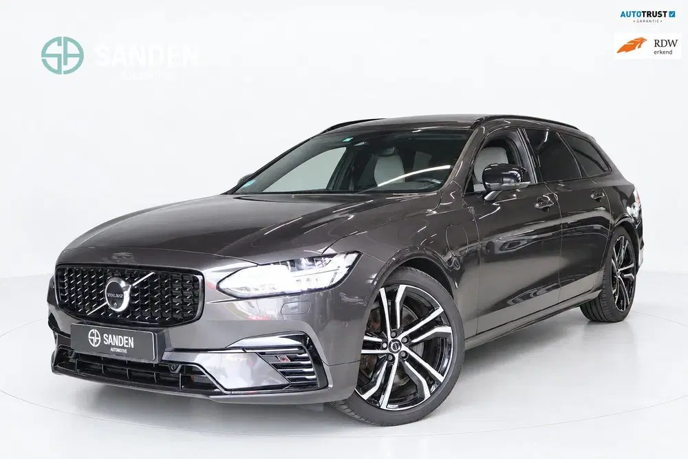 Volvo V90 2.0 T8 Plug-in hybrid AWD Plus Dark uit 2022