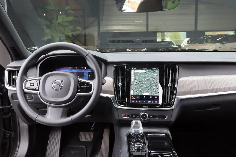 Volvo V90 2.0 T8 Plug-in hybrid AWD Plus Dark uit 2022, foto 13