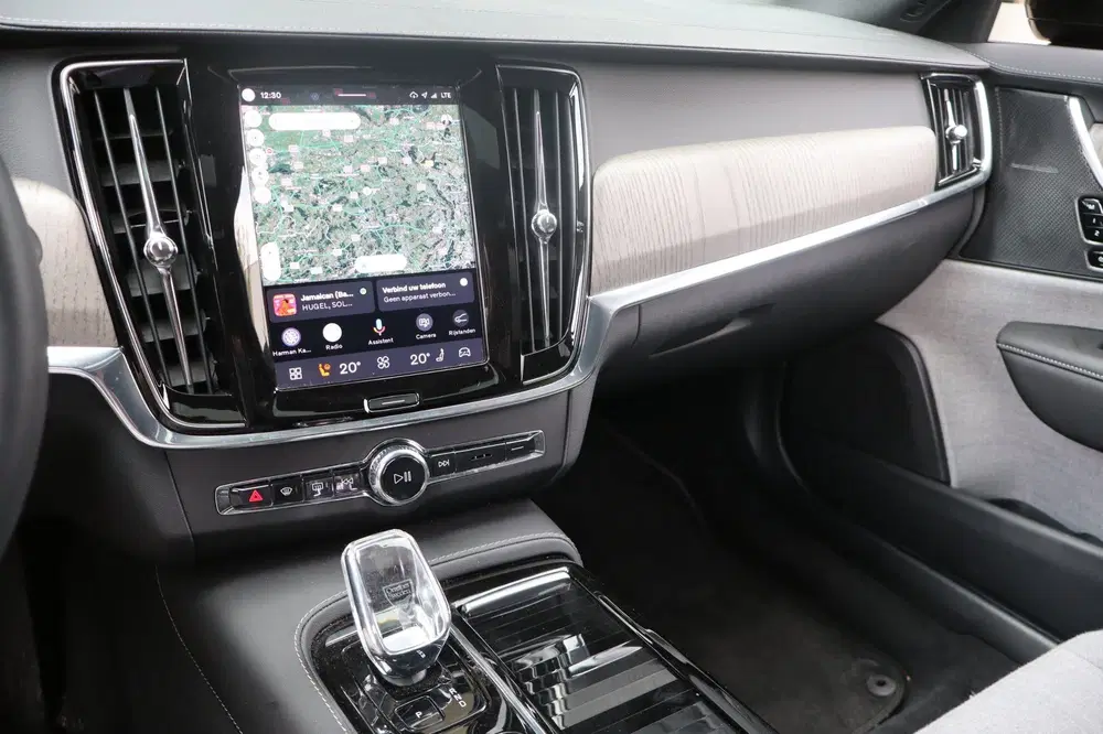 Volvo V90 2.0 T8 Plug-in hybrid AWD Plus Dark uit 2022, foto 14