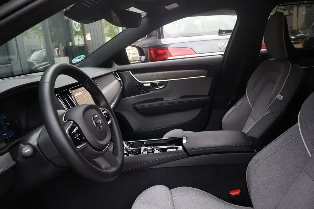 Volvo V90 2.0 T8 Plug-in hybrid AWD Plus Dark uit 2022, foto 3