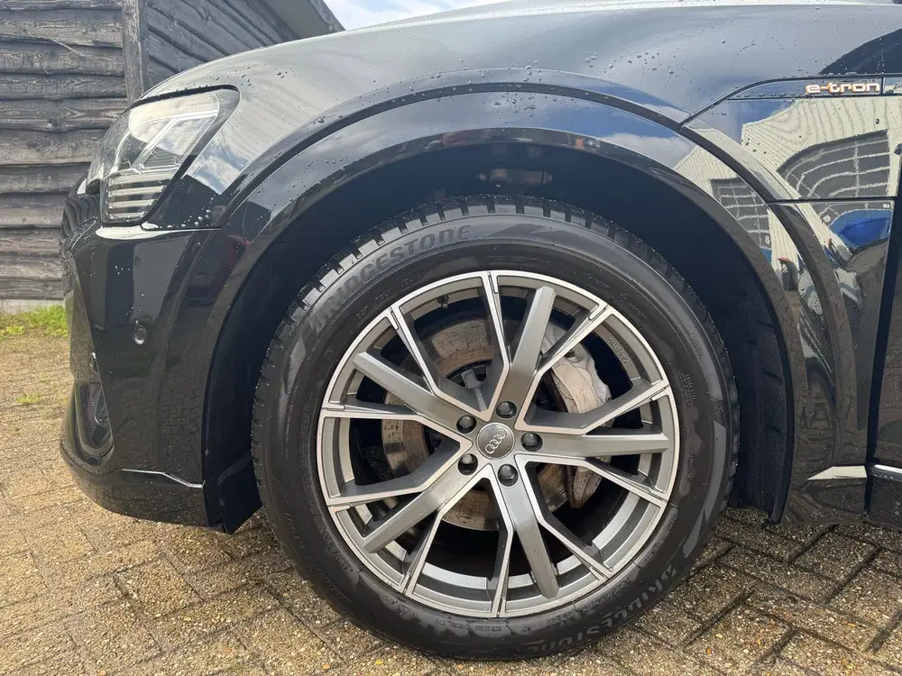 Audi e-tron 50 Quattro 313pk 2019 Zwart uit 2019, foto 11