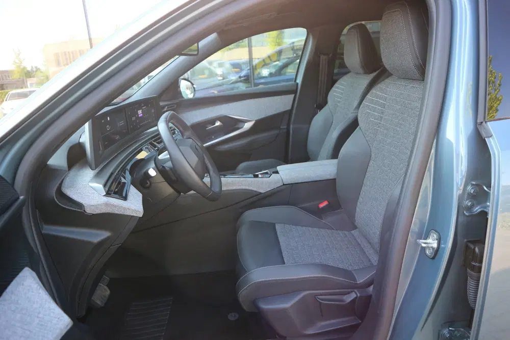 Peugeot 5008 1.2 Hybrid 145 Allure 7 ZITS CAMERA CRUISE uit 2025, foto 13