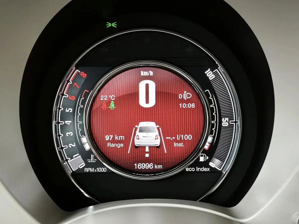 Fiat 500 1.0 Hybrid uit 2023, foto 4