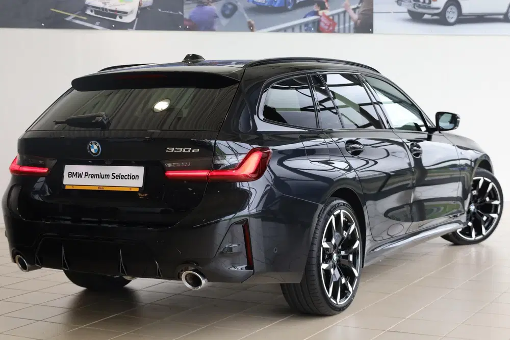 BMW 3-serie Touring 330e M Sport uit 2026, foto 2