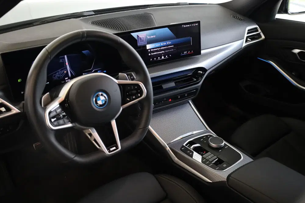 BMW 3-serie Touring 330e M Sport uit 2026, foto 8