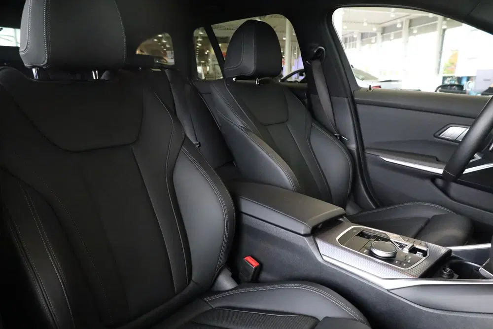 BMW 3-serie Touring 330e M Sport uit 2026, foto 9