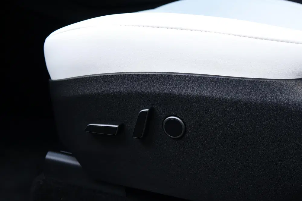 Tesla Model Y Long Range AWD 75 kWh uit 2023, foto 12