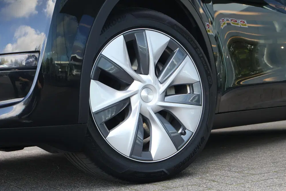 Tesla Model Y Long Range AWD 75 kWh uit 2023, foto 4
