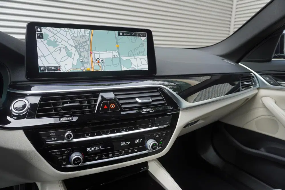 BMW 5-serie 530i Sedan uit 2020, foto 10