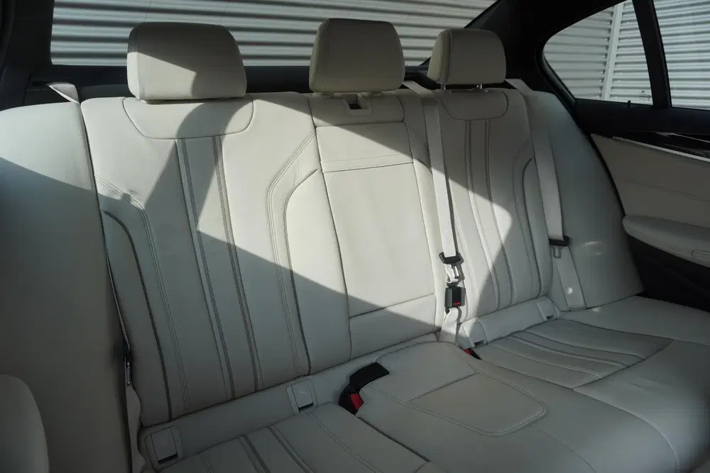 BMW 5-serie 530i Sedan uit 2020, foto 11