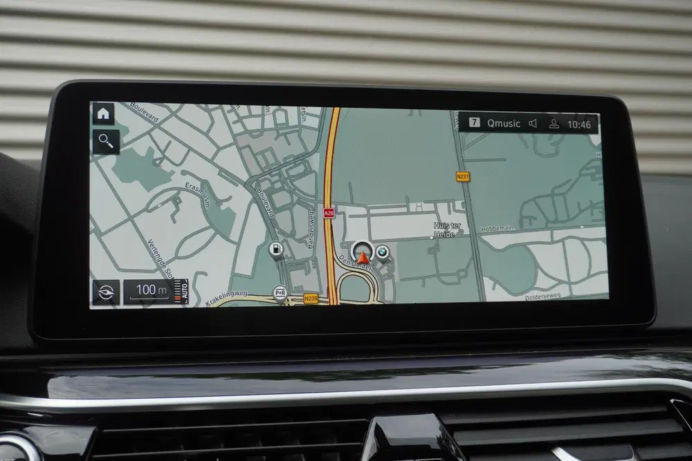BMW 5-serie 530i Sedan uit 2020, foto 13