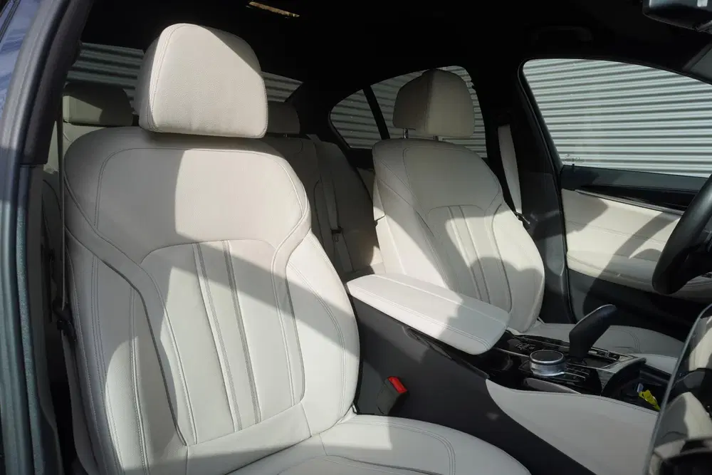 BMW 5-serie 530i Sedan uit 2020, foto 8