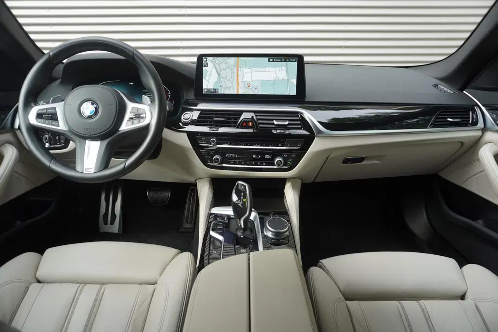 BMW 5-serie 530i Sedan uit 2020, foto 9
