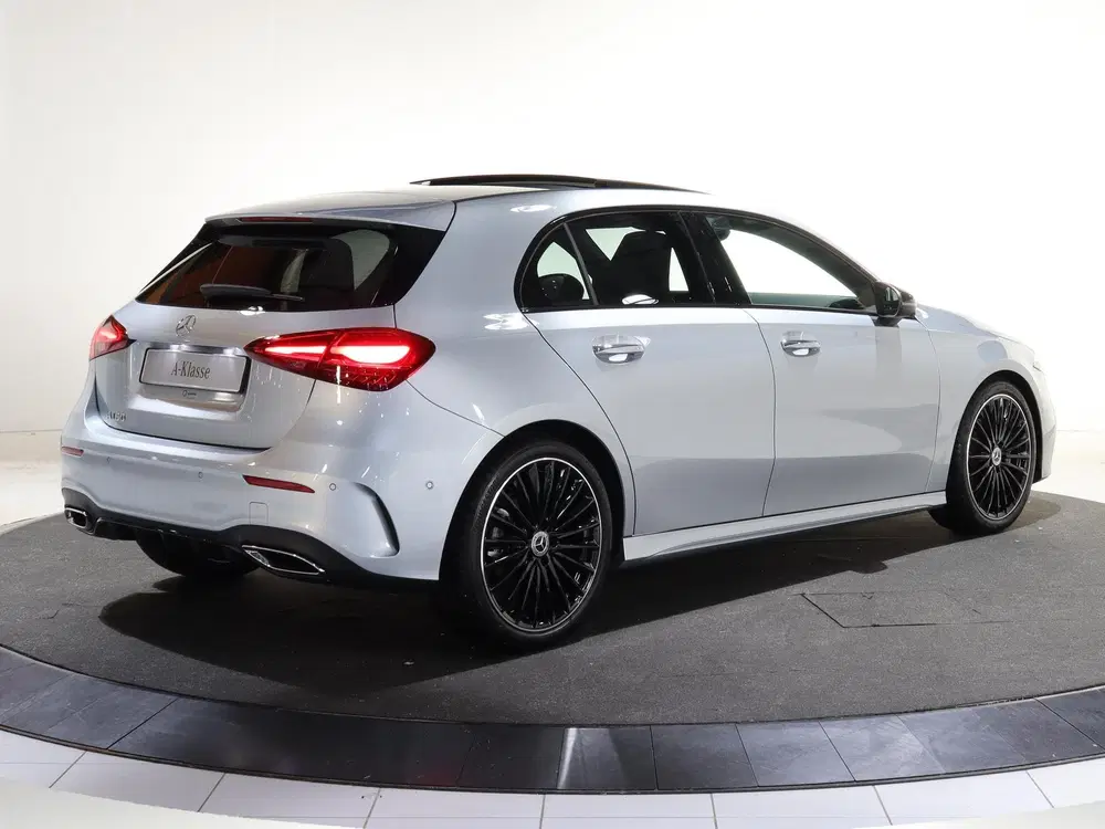 Mercedes-Benz A-Klasse 180 Business Solution AMG uit 2026, foto 2